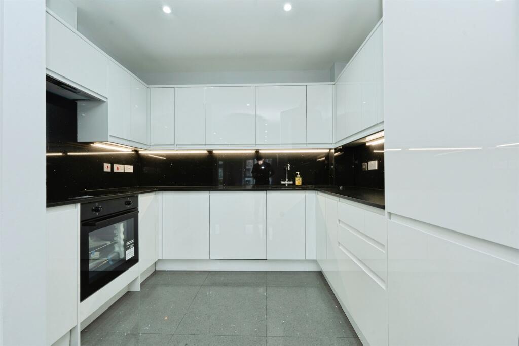 Apartment in Watford - View 4