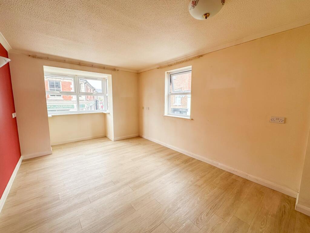 Apartment in Eastbourne, East Sussex - View 3