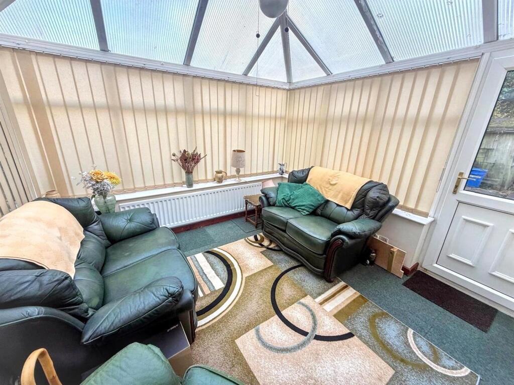 House in Bradford, Thwaites Brow, Keighley - View 5