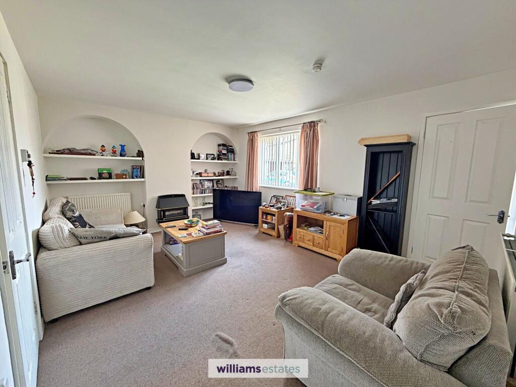 Maes Ffynnon, Ruthin, LL15 photo 2
