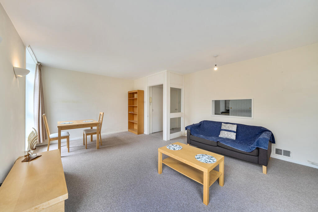 Apartment in Southall - View 4