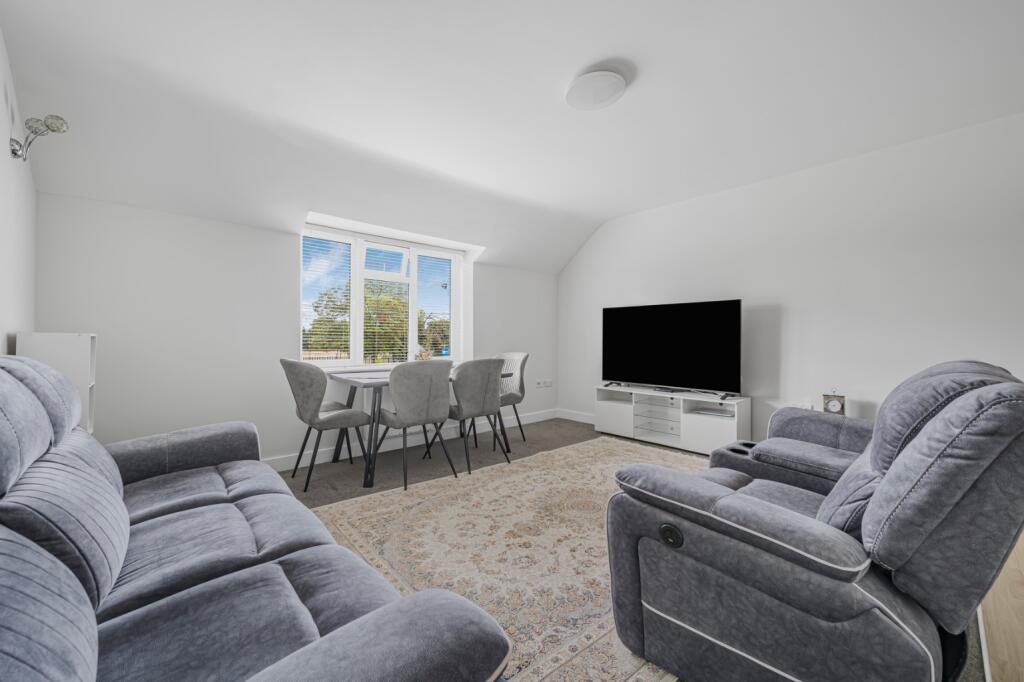 Apartment in Spelthorne, Ashford Common, Charlton - View 5