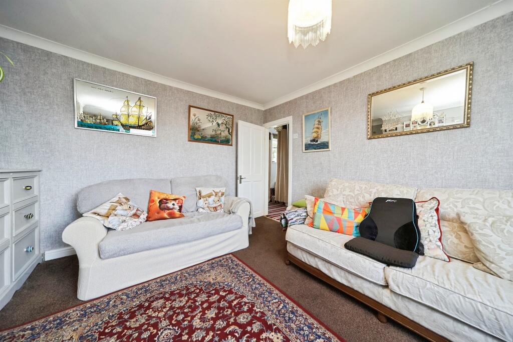 House in Leeds, Horsforth Vale, Rodley - More