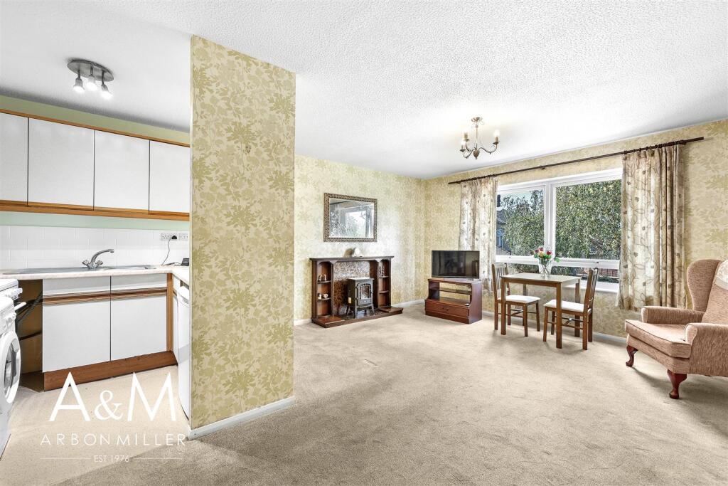 Apartment in Ilford - More