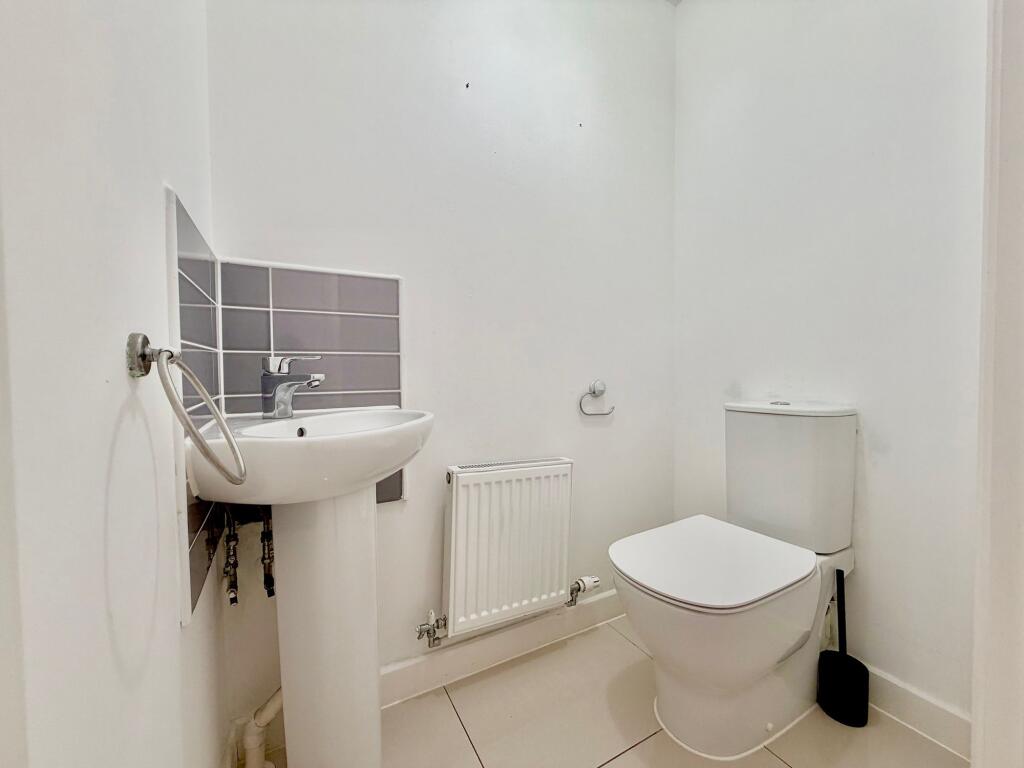 House in Milton Keynes, Fairfields - More