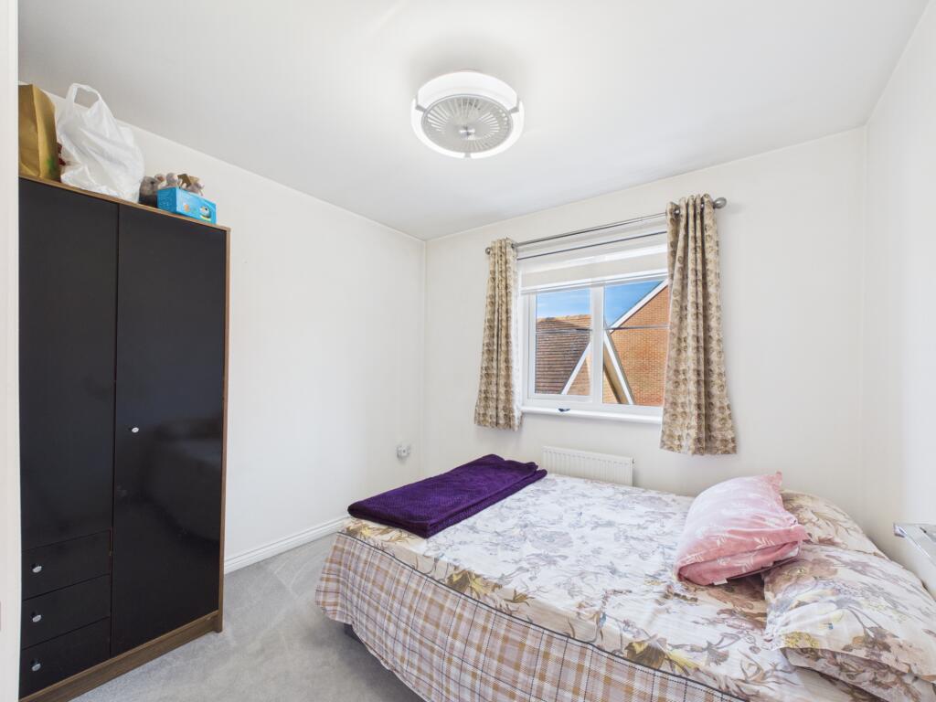 Tributary Lane, Faygate, Horsham, RH12 0BQ - More
