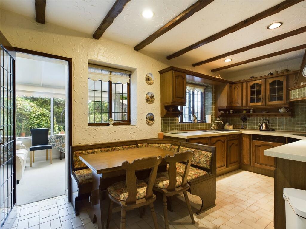 Whittington Road, Hutton, Brentwood, Essex, CM13 photo 4