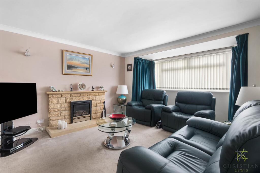 Wickham Close, Wickhamford, Evesham photo 2