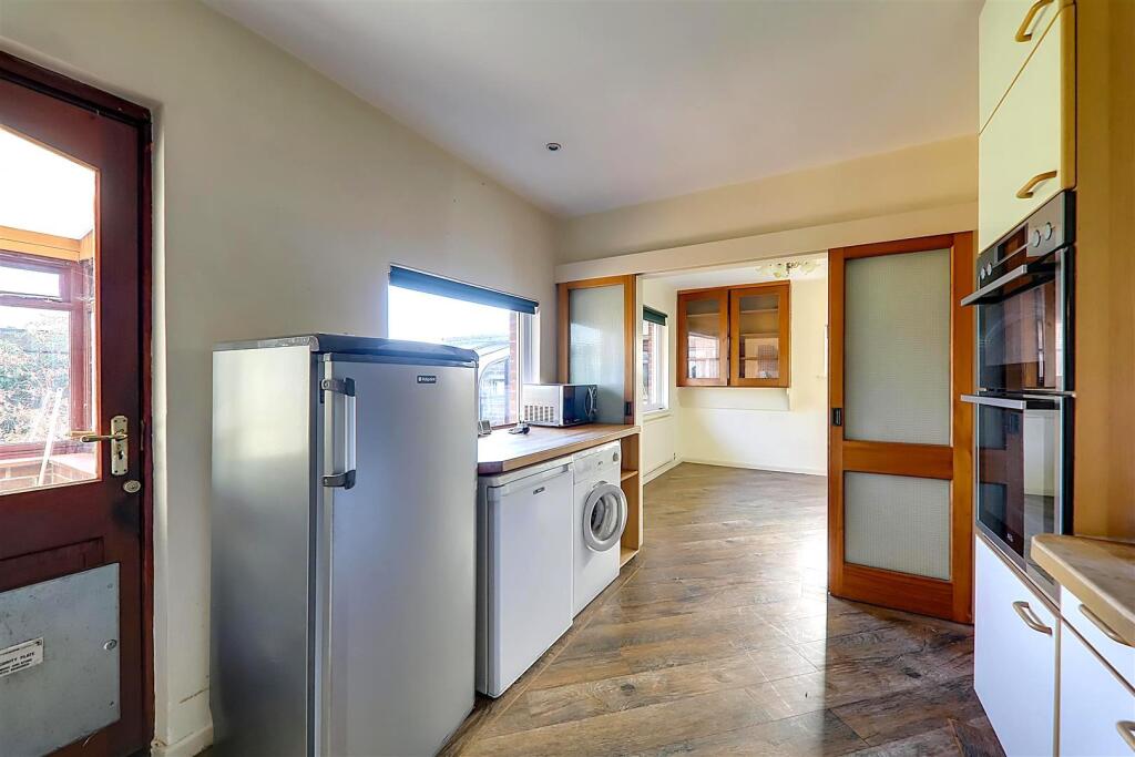 Church Close, Lancing, BN15 photo 5