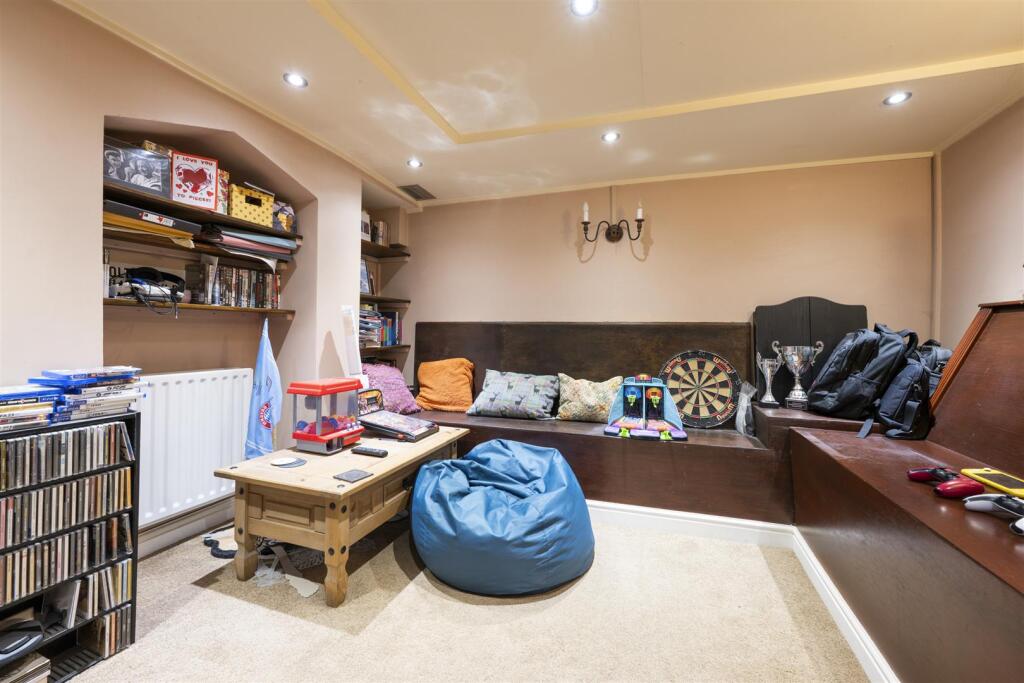 House in Dudley, West Midlands - More