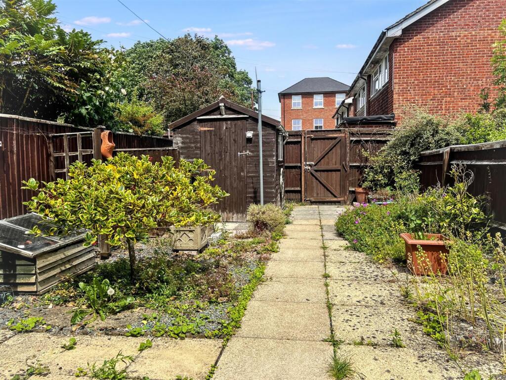 Meadowside, Abingdon - More