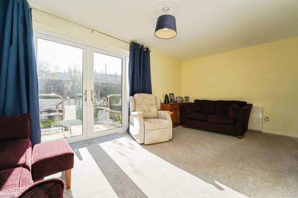 Yew Tree Close, Dursley, GL11 photo 3