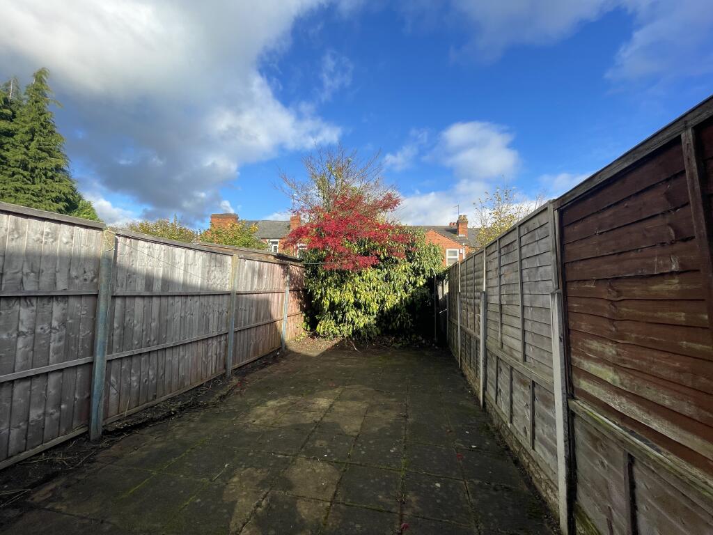 4 bedroom semi-detached house for rent