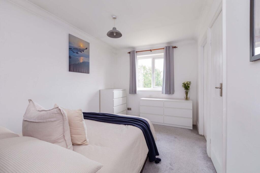 Apartment in Slough, Windsor and Maidenhead - View 5