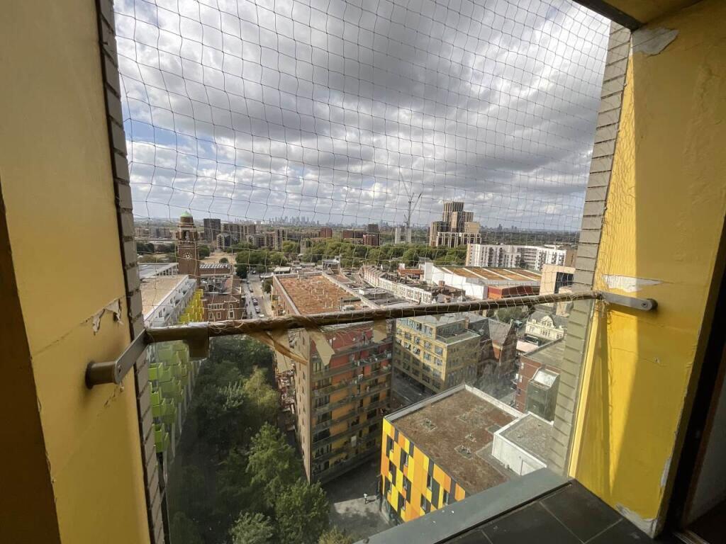 Apartment in London, Roding Riverside, Thames View - View 5