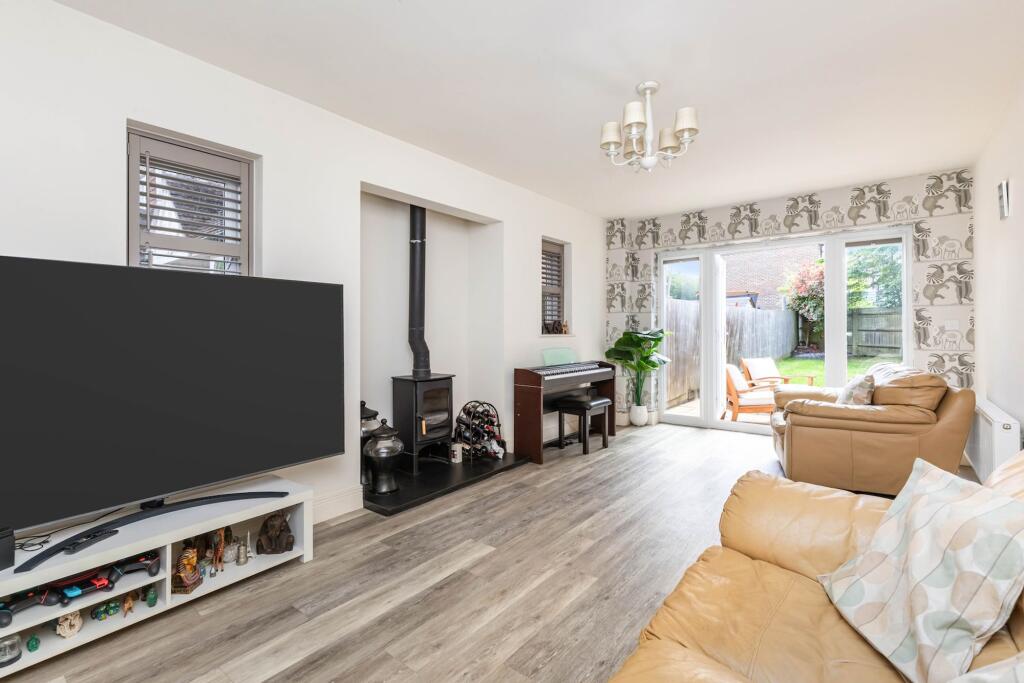 House in Horsham, Broadbridge Heath - View 2