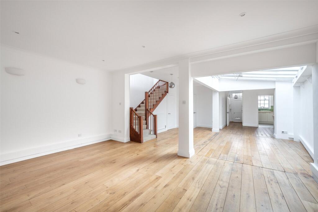 Main image of property: Queen's Gate Mews, London, SW7