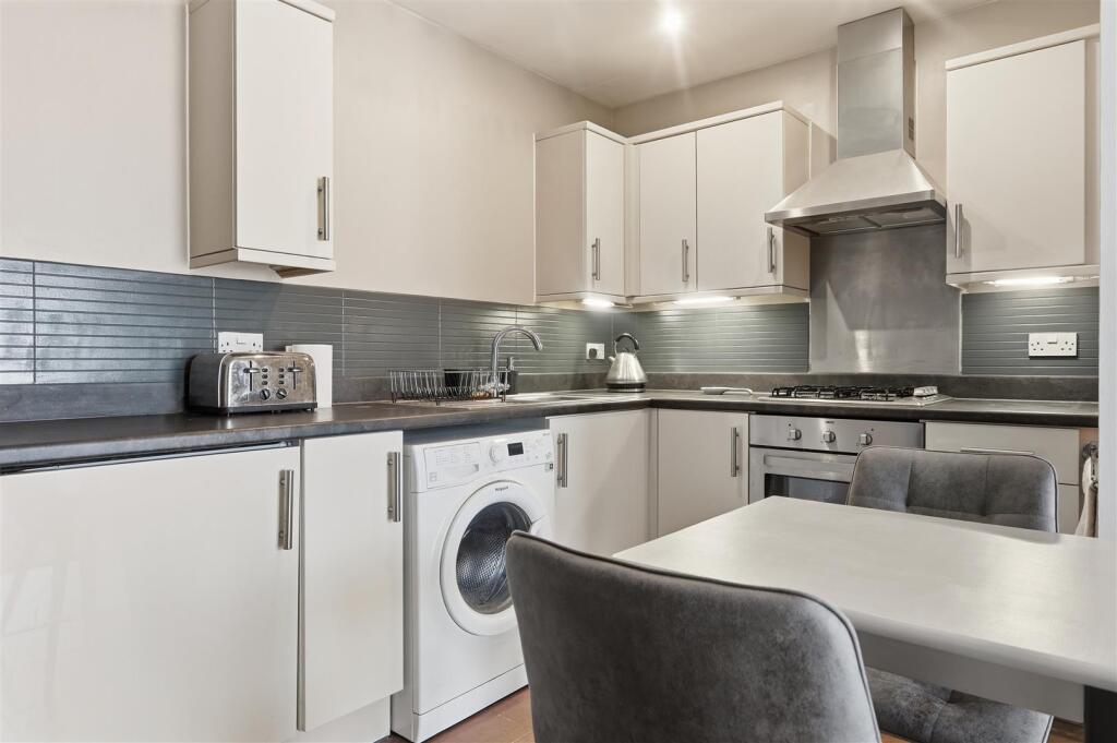 Apartment in London, Enfield Lock - More