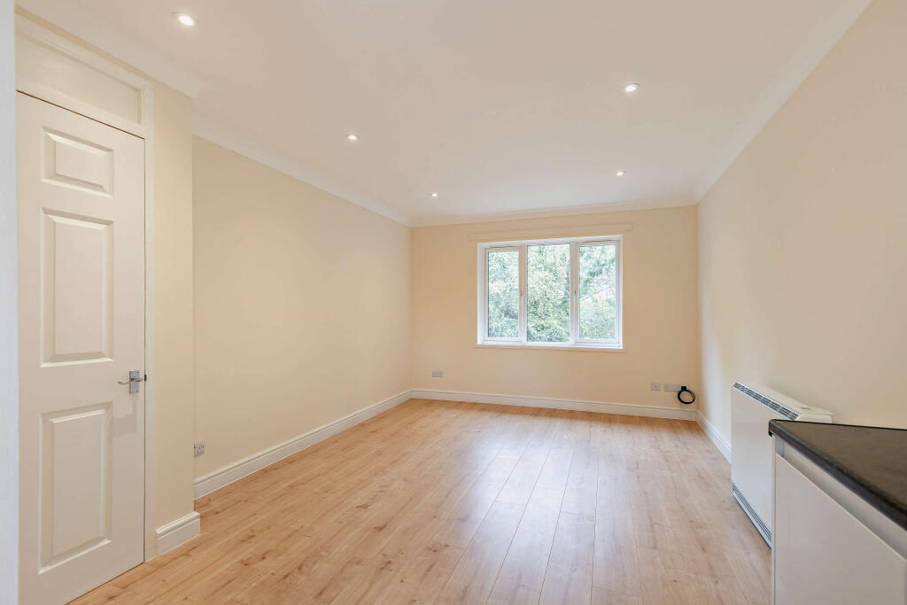 Apartment in St Albans - View 4