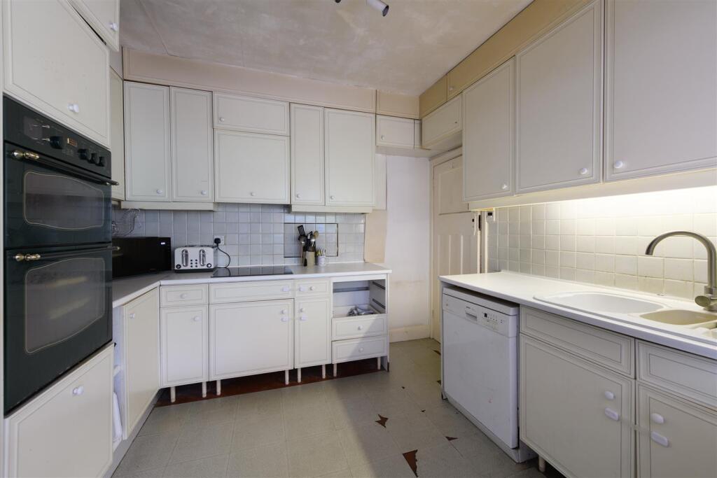 House in London - View 5