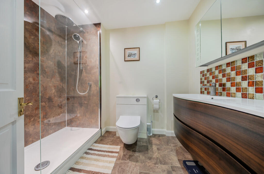 House in Worthing, West Sussex - More
