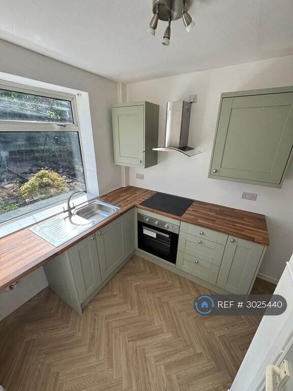 House in Leeds, Hunslet Carr, Belle Isle - View 3