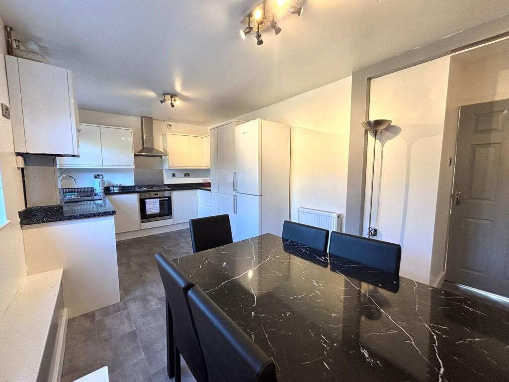 Thornaby Drive, Clayton, Bradford photo 3