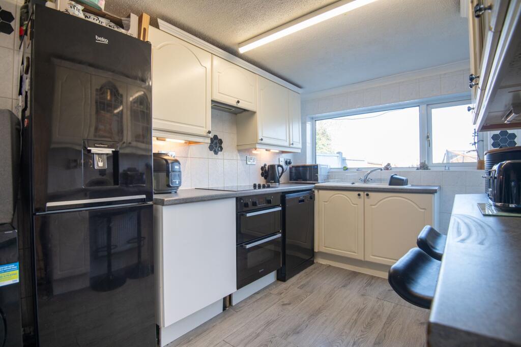 Torrington Crescent, Wellingborough, NN8 - View 6