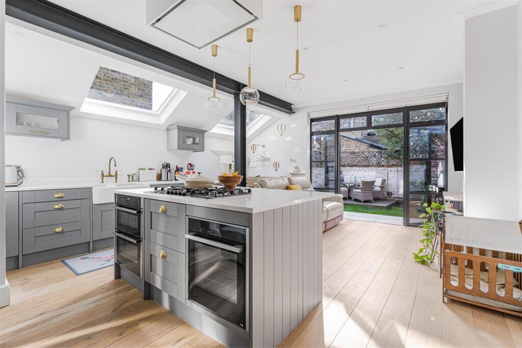 Main image of property: Tamworth Street, Fulham