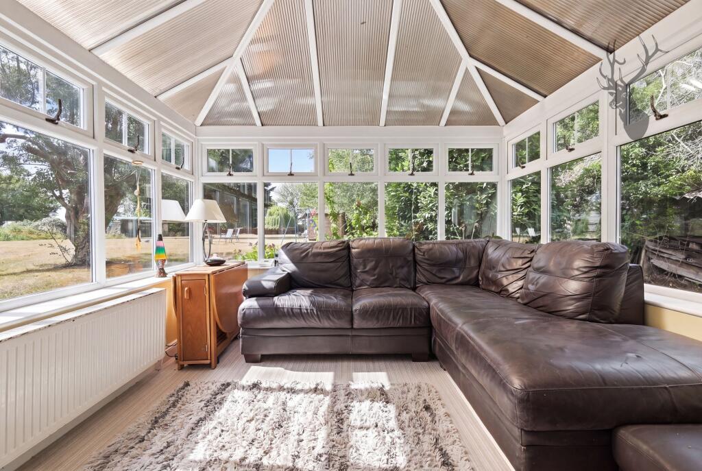 House in Romford - More