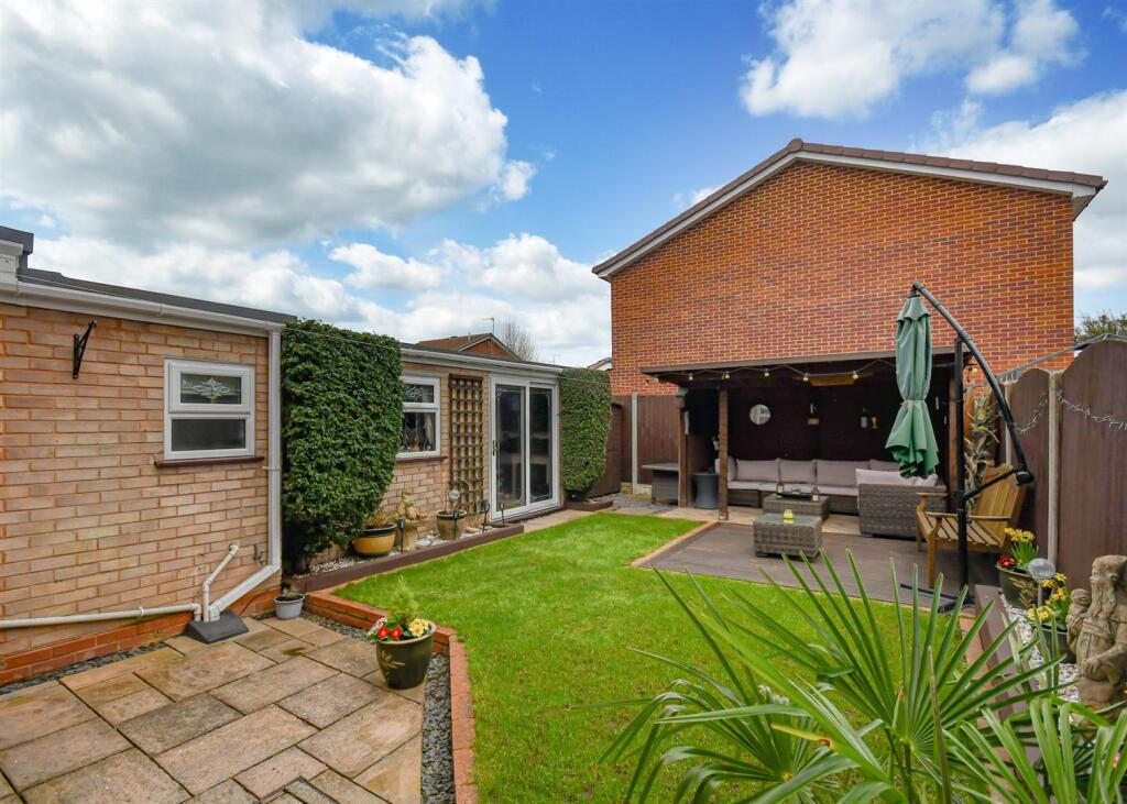 Waterdale, Wombourne, Wolverhampton photo 2