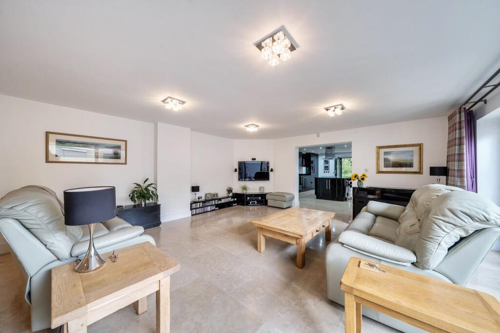 House in Three Rivers, Moneyhill, Mill End - View 4