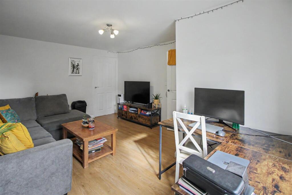 NN14 Wagtail Way, Thrapston - View 3