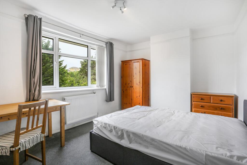 House in Guildford, Woodbridge Hill - More
