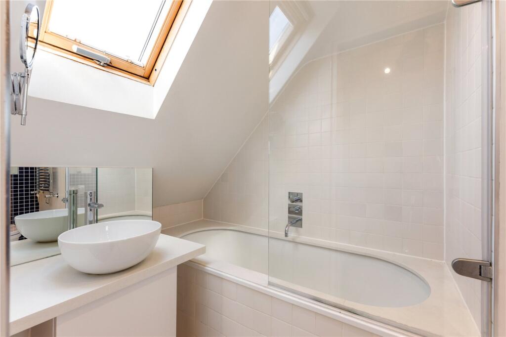 Apartment in London - More