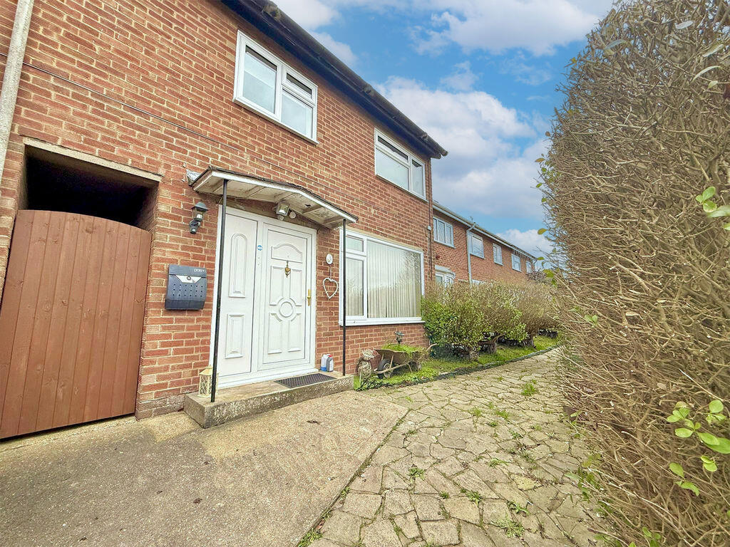 2-bed terraced on Churchfield Road, Houghton Regis , £300,000