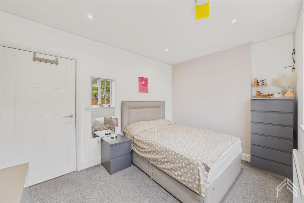 Apartment in Harrow - View 5