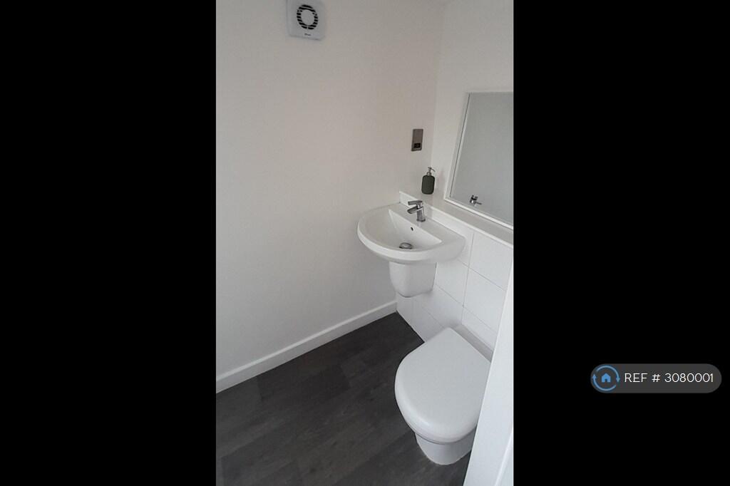 Apartment in Stoke-on-Trent - View 5