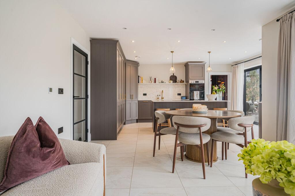 House in Swindon - View 4