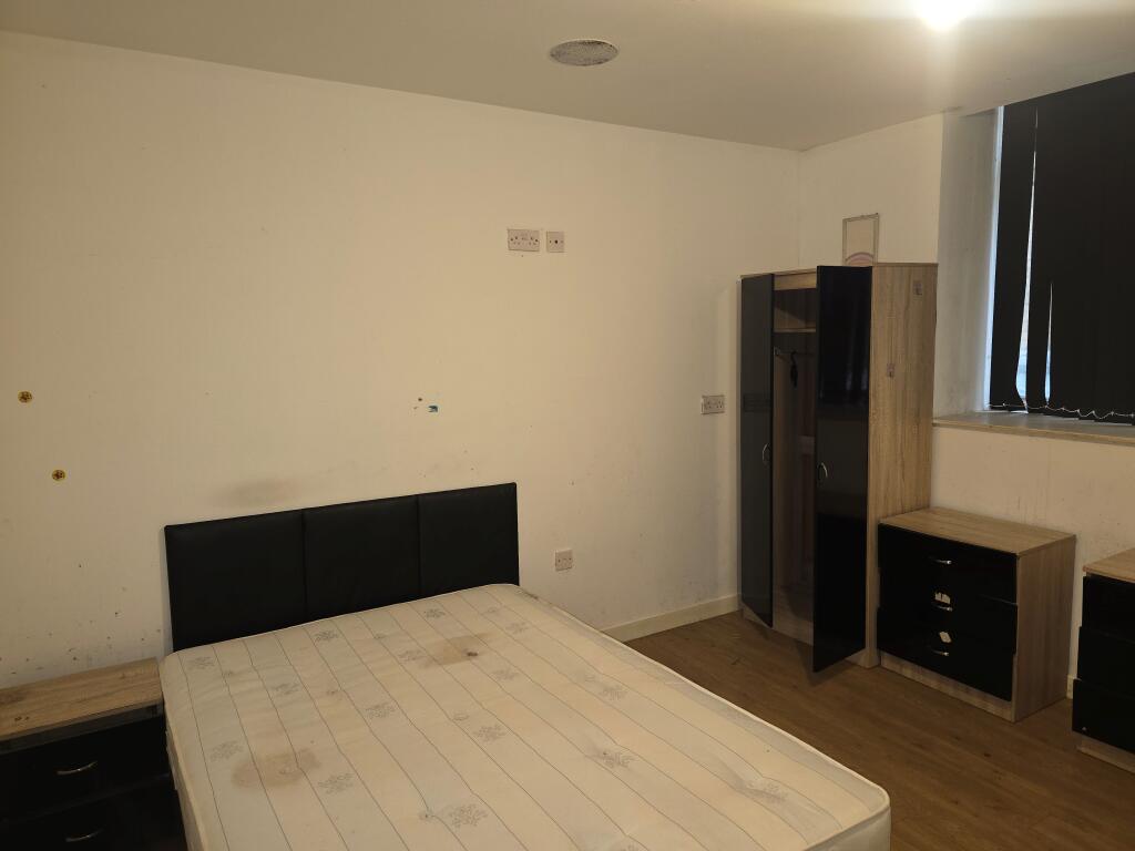 Apartment in Bradford, West Yorkshire - View 4