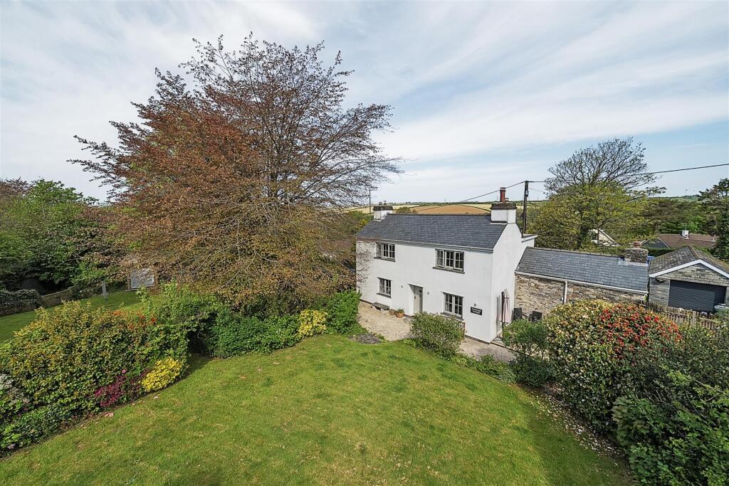 3-bed detached on Helstone, Camelford, £550,000