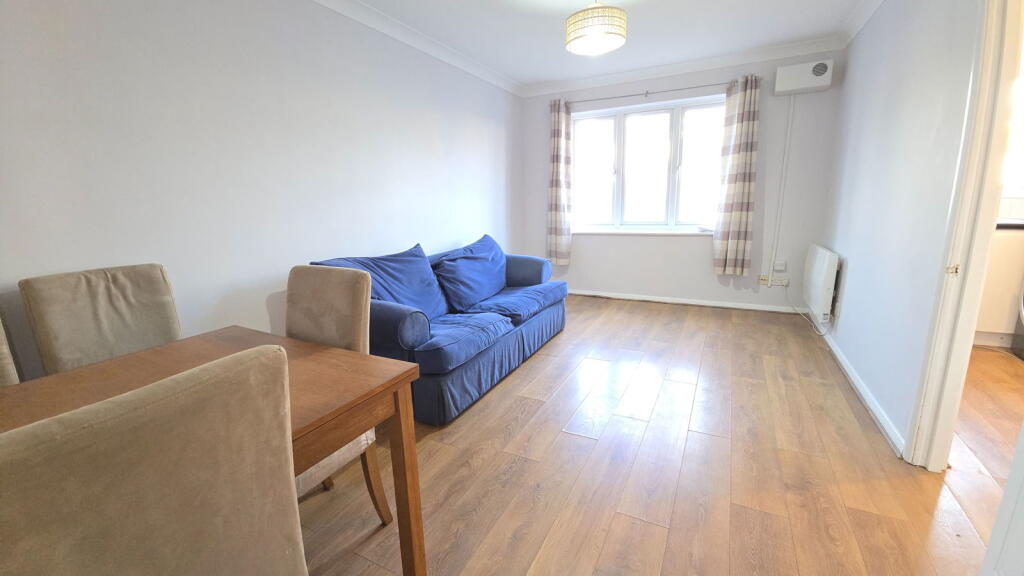 Lincoln Court, Newbury, RG14 5NZ photo 2