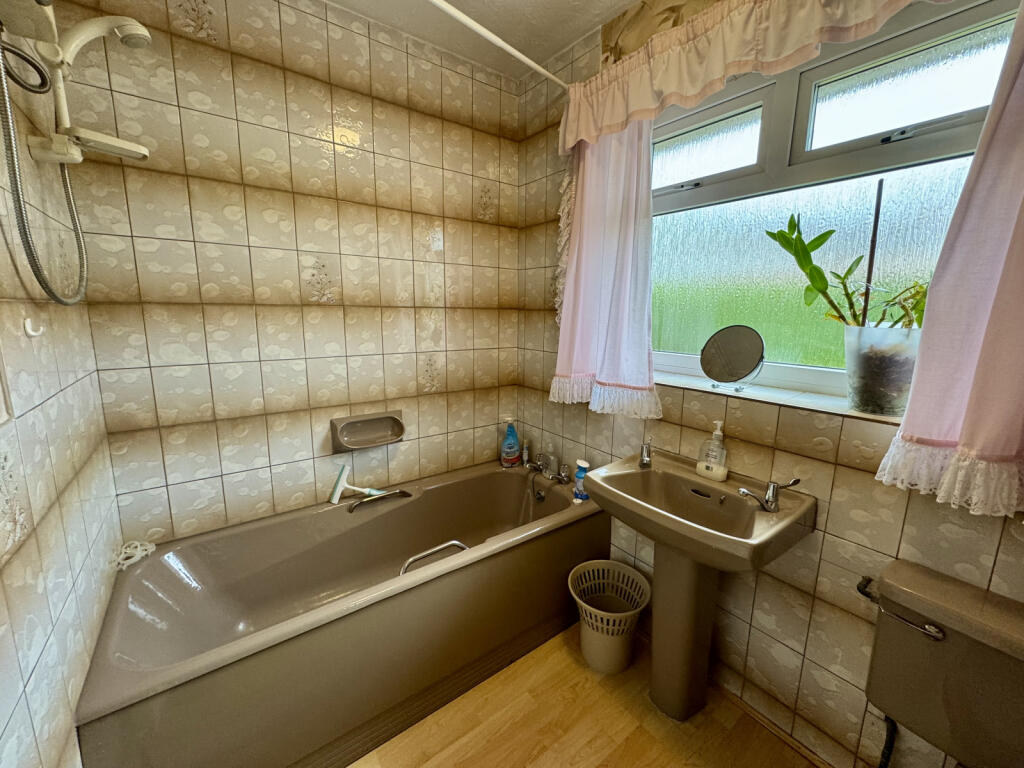 House in Hull - View 4