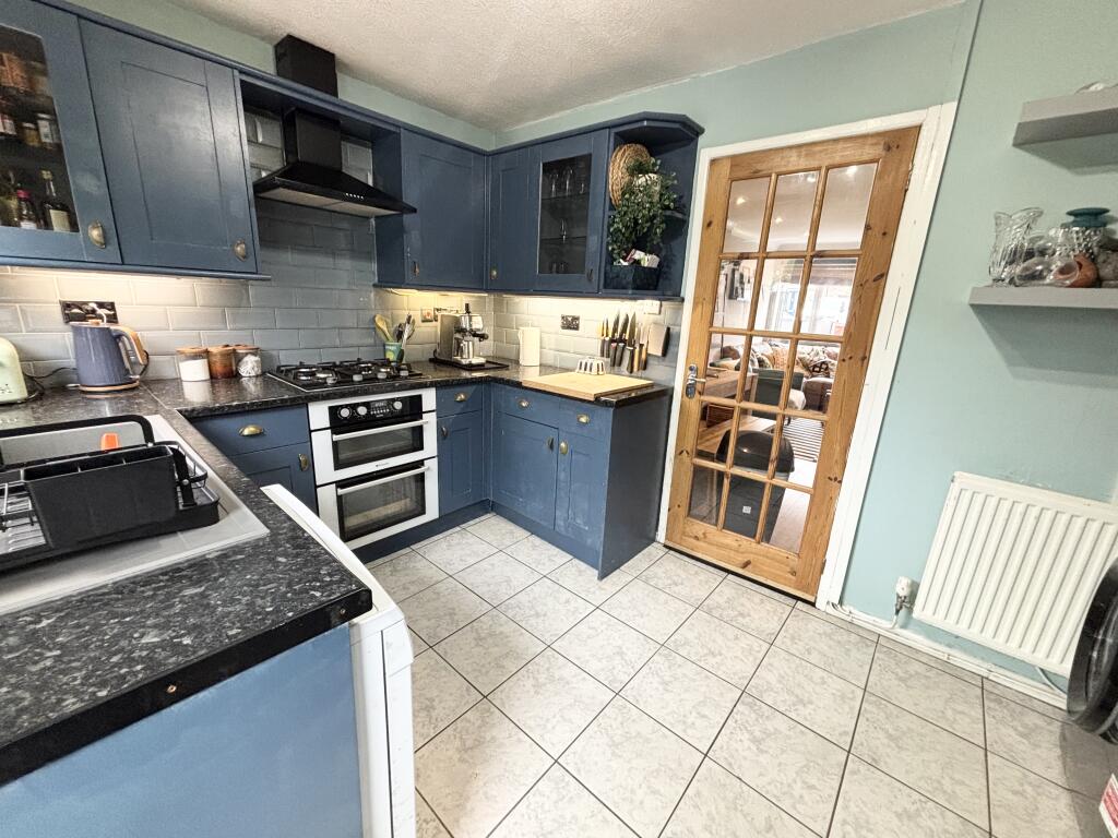 Pine Tree Close, Chester, CH4 photo 4