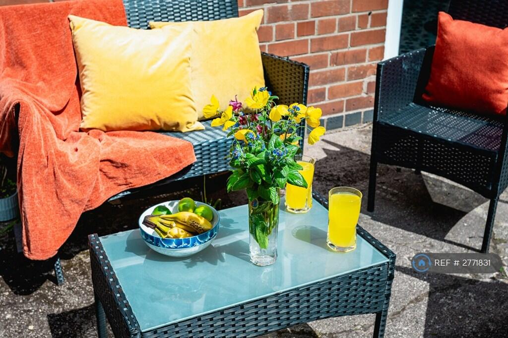 1 bedroom house share for rent