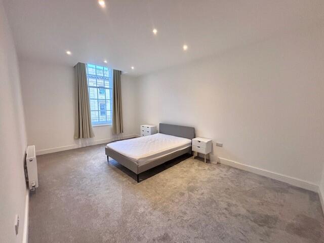 Main image of property: Lowgate, HULL
