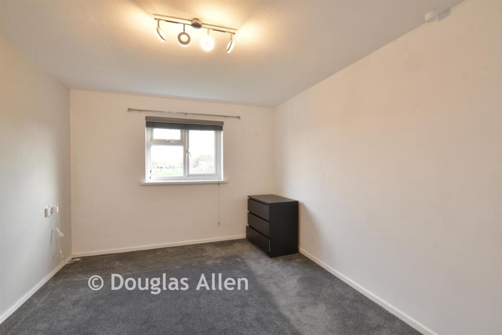 Apartment in Waltham Abbey - More