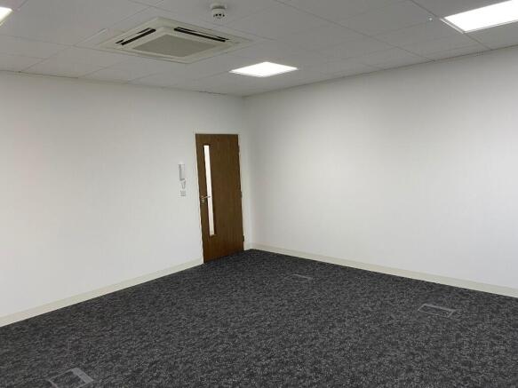 280 sq ft suite