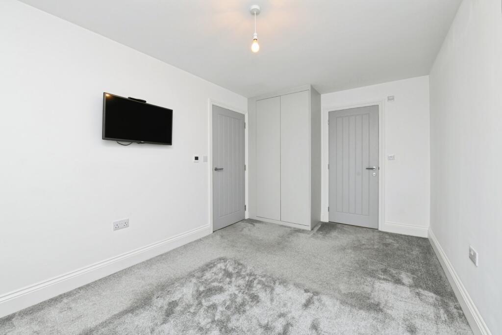 Apartment in Castle Point, Essex - View 5