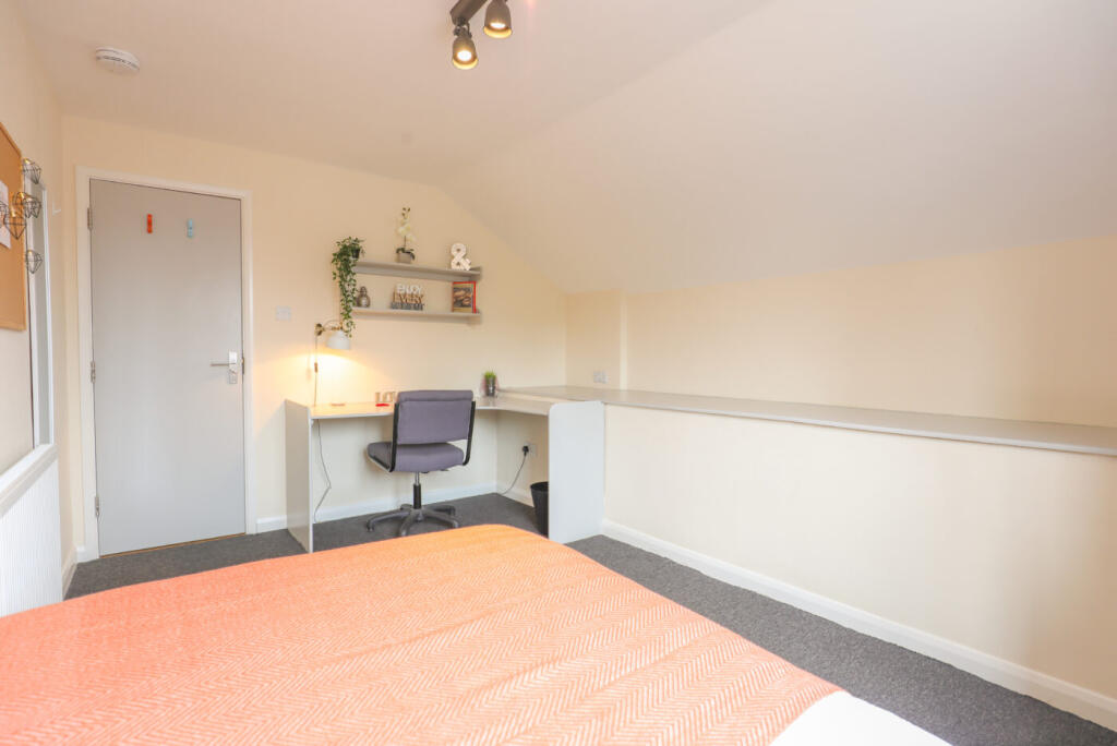 House in Brighton, Bevendean - View 4